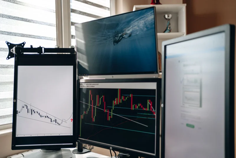 Historical market screens representing earlier periods of extreme equity valuations